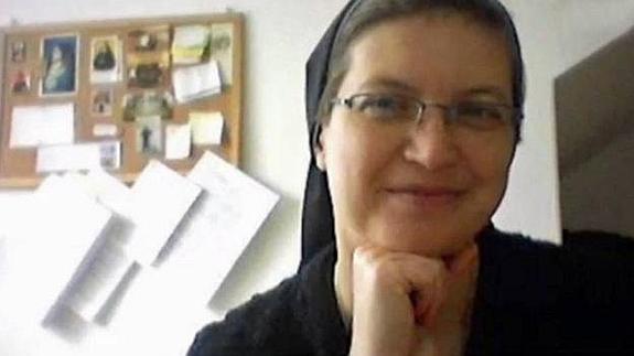 Una monja le clava una aguja a un niño en la mano para que sintiera "el dolor de Cristo"