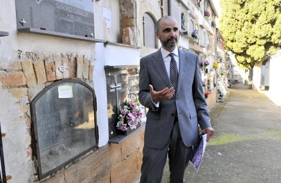 El Cementerio Parque defiende su gestión «certificada» al frente de este servicio