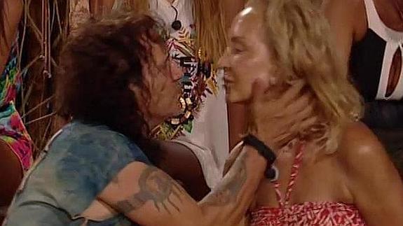 #GalaSV2: Fortu besa a Lomana en directo a pesar de tener pareja, Lomana seguirá en la isla y Elisa se marcha del programa