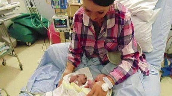 La impactante historia del bebé que vivió sólo 100 minutos pero salvó la vida de otro