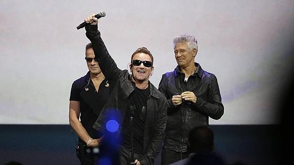 «Es como el rigor mortis», dice Bono de su mano herida