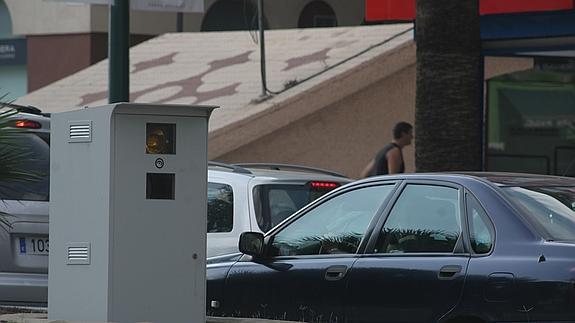 Radar fijo instalado en la Avenida de Andalucía de Málaga para controlar la velocidad. 