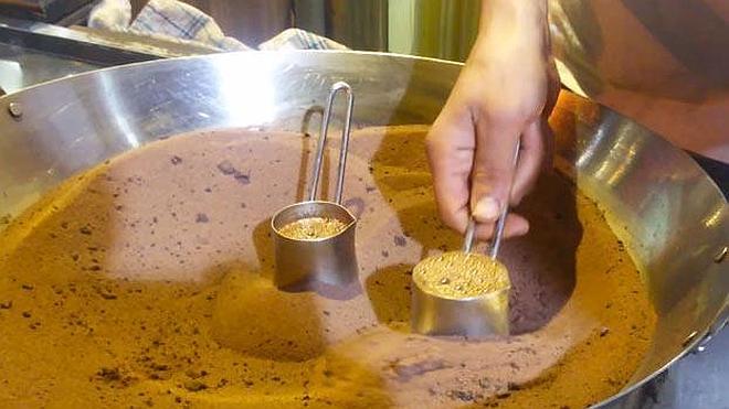 Un café turco que parece crearse mágicamente con arena | Ideal