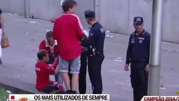 Brutal agresión policial a un padre delante de su hijo en la celebración del Benfica