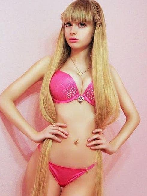 La nueva 'Barbie humana' ha sido criada "como una muñeca" por sus padres