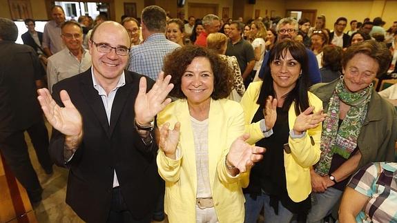 Pilar Aranda celebra el resultado de las elecciones que la auparon ayer al Rectorado.