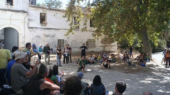 Concentración convocada en octubre de 2011 por colectivos ecologista en defensa de la hacienda Jesús del Valle, donde se pretendía entonces construir un hotel de lujo 