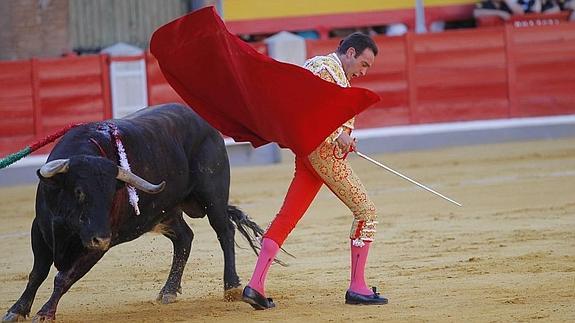 Enrique Ponce, en plena faena.