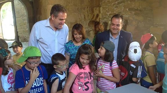 Sebastián Quirós, Purificación Gálvez y Luis Miguel López, este viernes en Sabiote.