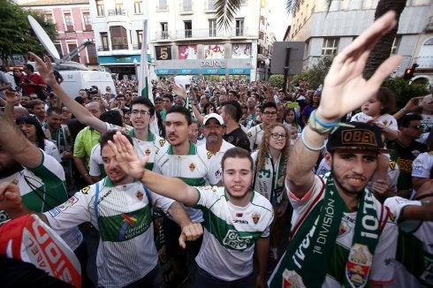 Los aficionados del Elche, los más perjudicados por la mala gestión realizada en su club