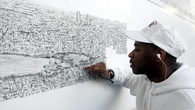 Stephen Wiltshire dibujando Madrid en 2008.