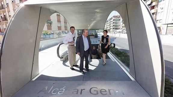 El alcalde de Granada y la delegada del Gobierno de la Junta en la estación 