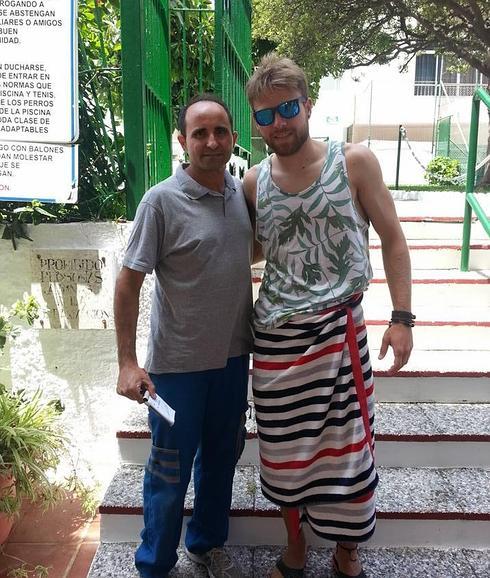 Asier Illarramendi, futbolista del Real Madrid, de vacaciones en Almuñécar