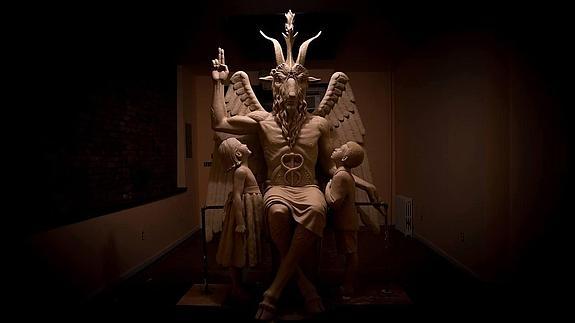 La escultura sirve también como silla, pensada para «la inspiración y la contemplación». 