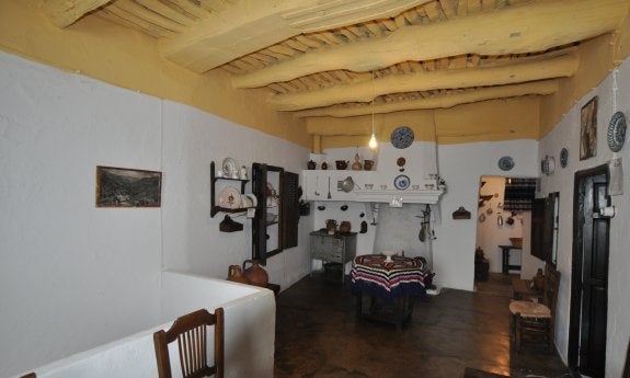 Estancia principal del museo, con su característico techo. :: R. V.