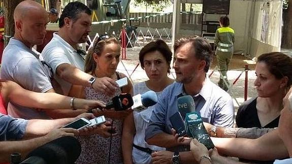 El consejero de Medio Ambiente atiende a los medios 