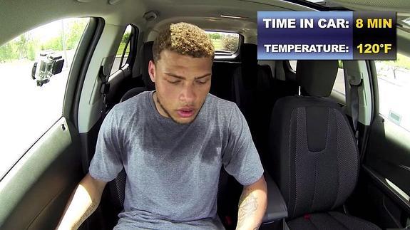 Un jugador de la NFL se encierra en un coche a 48 grados y muestra lo que sufren las mascotas