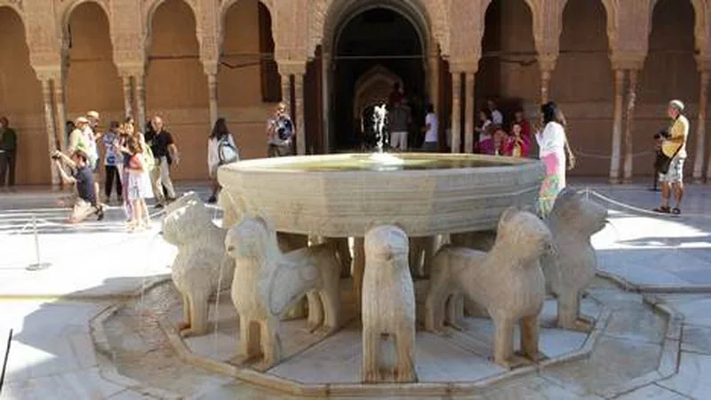 La fuende de los leones de la Alhambra es una de las más famosas del mundo