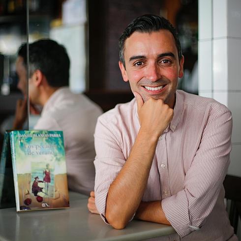 El periodista y escritor Daniel Blanco, durante su estancia en Granada.