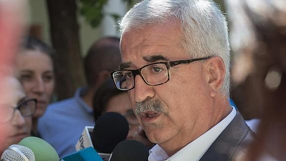 El presidente en funciones de la Junta de Andalucía, Manuel Jiménez Barrios ha visitado Baeza 