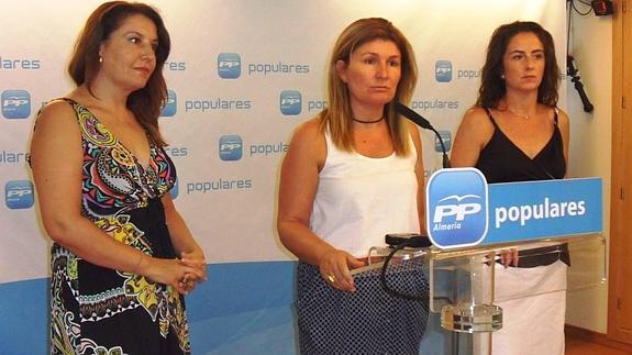 Crespo, Espinosa y Martín, ayer en la rueda de prensa ofrecida en la sede del PP.  