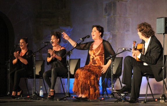 Duende en las ruinas de Santa María gracias a la extraordinaria voz de Carmen Linares.