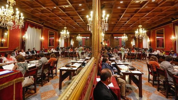 Una imagen del último pleno celebrado en el Ayuntamiento de Granada.