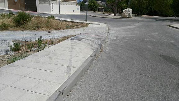 Marcas en el asfalto de los derrapes en la zona de la Redonda.