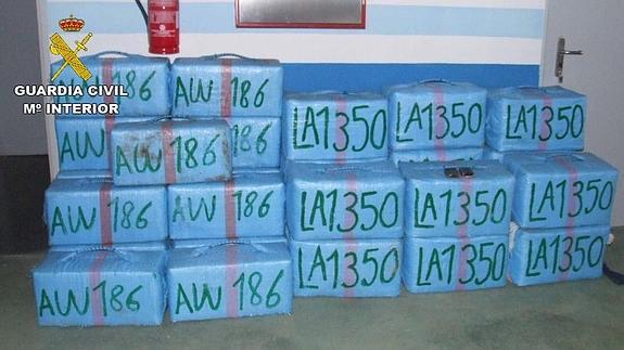 Detienen en la A-92 a un hombre que transportaba casi una tonelada de hachís