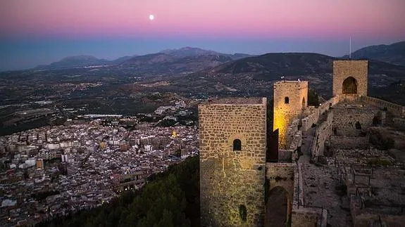 Vista del Castillo de Santa Catalina de Jaén, con la ciudad a sus pies 