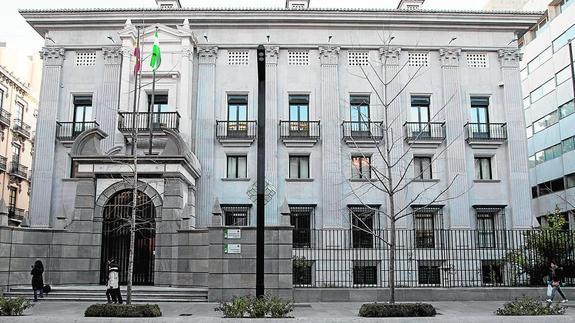 Fachada de la sede de la Fiscalía Superior de Andalucía en Granada, ubicada en plena Gran Vía de la capital desde hace algo más de un año.