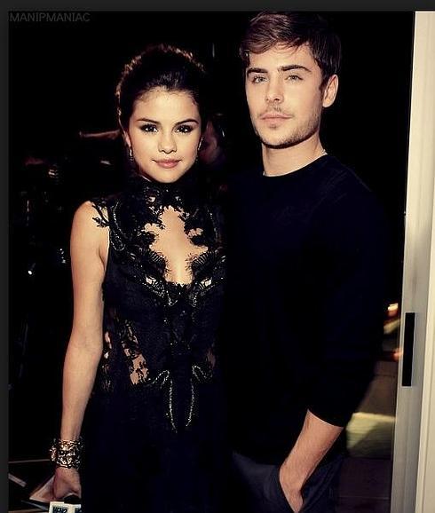 Selena Gomez y Zac Effron se divierten en un club de 'striptease'