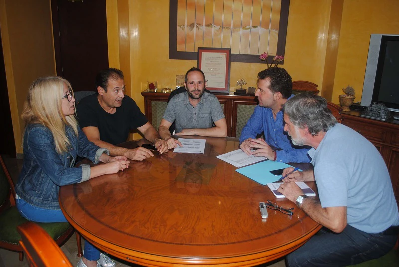 Aguasvira y Stop Desahucios estudian medidas para garantizar el servicio de agua para familias desfavorecidas