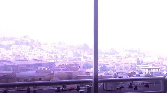 Granada, iluminada por el rayo. 