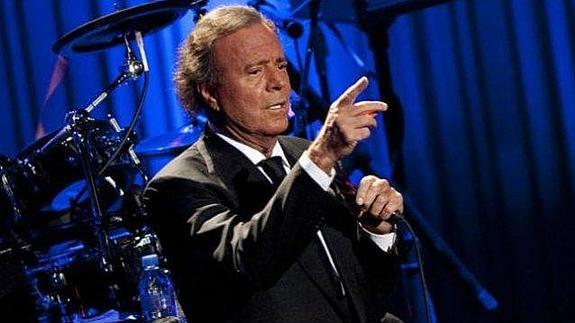 Julio Iglesias.