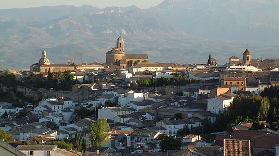 Panorámica de la ciudad de Úbeda, una de las que «empieza a tener un ligero movimiento», según el presidente de Asociación de Empresas de la Construcción de Jaén. 