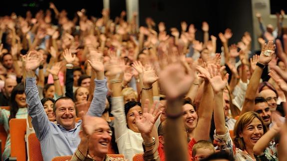 El público aplaude en un reciente festival benéfico celebrado en el teatro Infanta Leonor de Jaén.