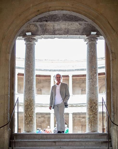 Gámez trabaja en la Alhambra desde que dejó la dirección del Festival de Música y Danza guilar