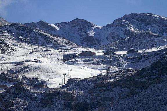 Vista de Borreguiles con las primeras nieves de este otoño. 