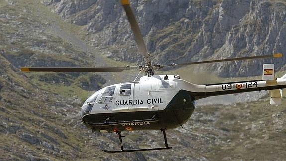 Helicóptero de rescate en imagen de archivo.  