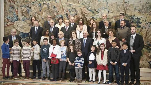 El Colegio Miguel Hernández recibe de manos de la Reina el premio 'Acción Magistral'