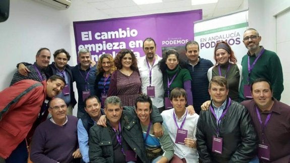 Miembros de Podemos Almería tras conocer los resultados.