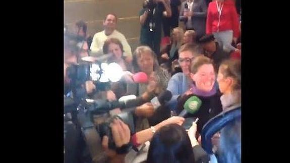 Una mujer del público grita que ha ganado el Cuarto Premio pero se equivoca de número