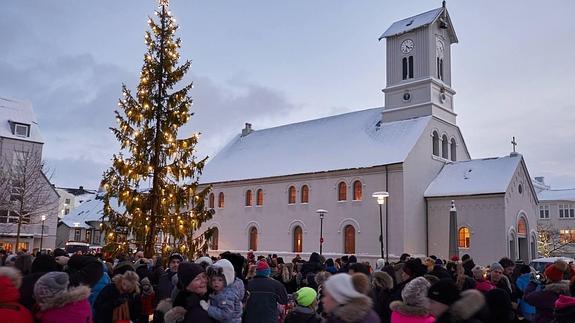 Uno de los templos de la Iglesia Nacional Islandesa (luterana) en Reikiavik, a la que pertenece una quinta parte de la población.