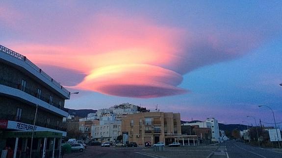 Espectacular nube sobre Sierra Nevada