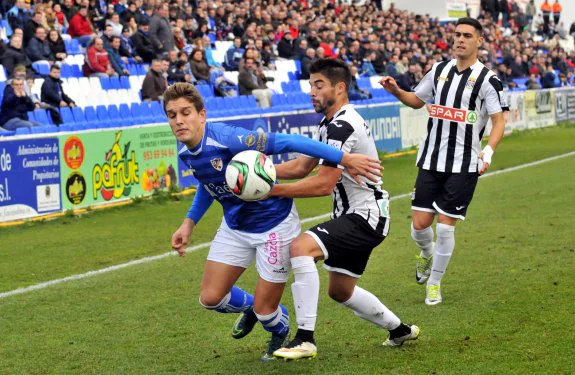 El Linares no pudo superar la defensa de los murcianos durante el partido y acabó el choque sin marcar ningún gol.