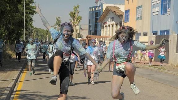 Participantes en la 'Holi Run' de mayo de 2014.