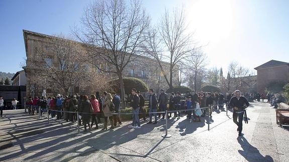 Visitantes en la Alhambra.