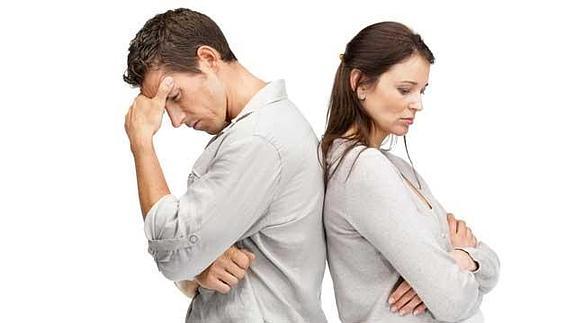 Se entera 20 años después de que su marido se divorció de ella