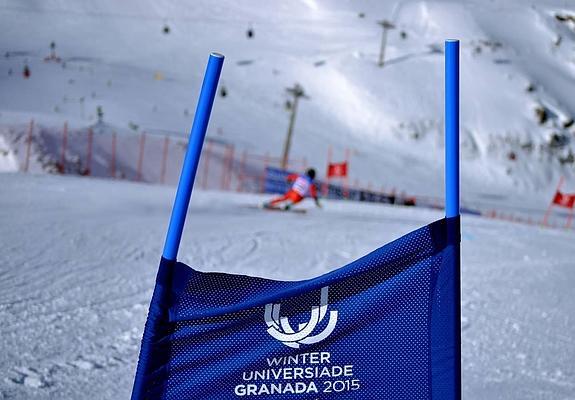 Una de las pruebas de esquí alpino de la Universiada de Granada. 